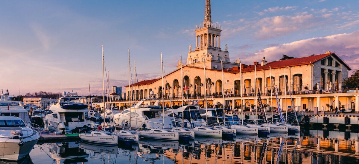 Если вы хотите не просто позагорать, а по-настоящему понять душу этого места, отправляйтесь в путешествие по его скрытым жемчужинам